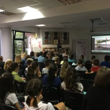 O street arcie w bibliotece