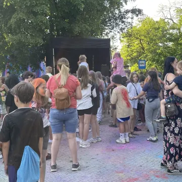 Magia kolorów, czyli Holi Day 2024 w Radomsku