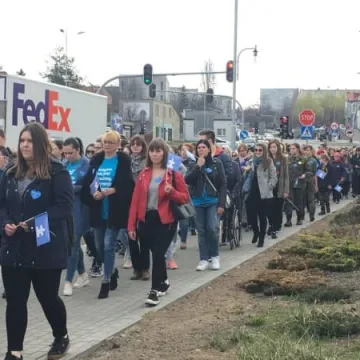 Pochód ulicami miasta - VII Radomszczańskie Dni Autyzmu