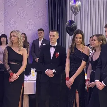 Szampańska zabawa studniówkowa ZSE w Radomsku