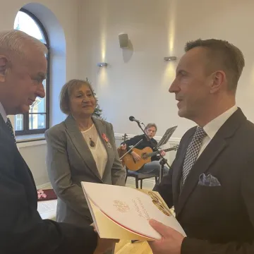 Sześć par uhonorowanych medalami za długoletnie pożycie małżeńskie