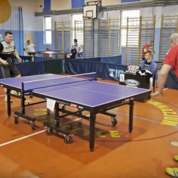 Samorządowcy  grali w tenisa stołowego