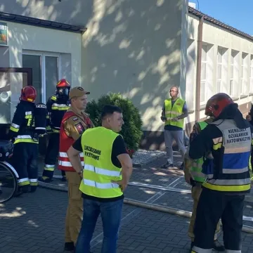Ewakuacja ZSP 1 w Radomsku. Był pożar, strzały i osoby ranne