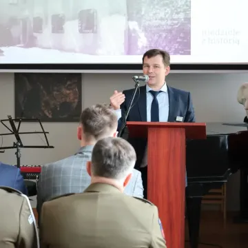 W Radomsku oddano hołd bohaterom. Był apel i salwa honorowa