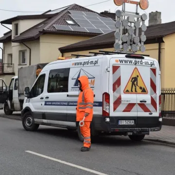 Na ul. Słowackiego w Kamieńsku trwają prace drogowe. Wprowadzono ruch wahadłowy