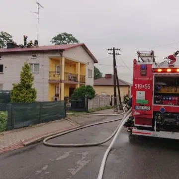 Pożar domu w Dobryszycach. W akcji 5 zastępów straży