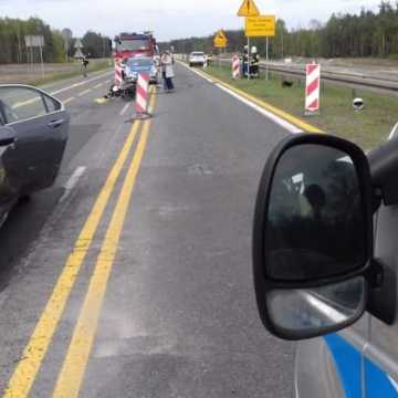 Motocyklista potrącony przez dwa samochody na DK1