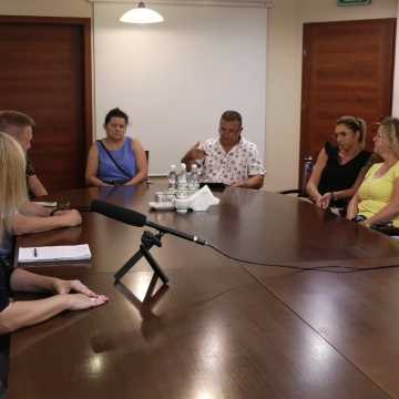 Spotkanie w Starostwie Powiatowym w Radomsku w sprawie dodatkowej klasy w I LO