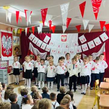 W przedszkolu nr 4 w Radomsku przygotowano akademię z okazji Narodowego Święta Niepodległości