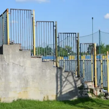 Zamiast nowej trybuny - remont starej 