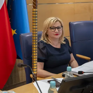 Zarząd województwa łódzkiego z wotum zaufania i absolutorium