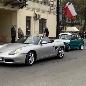 Zabytkowe pojazdy przejechały ulicami Radomska