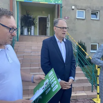 Kilka sekund może uratować życie. Nowe defibrylatory w Radomsku