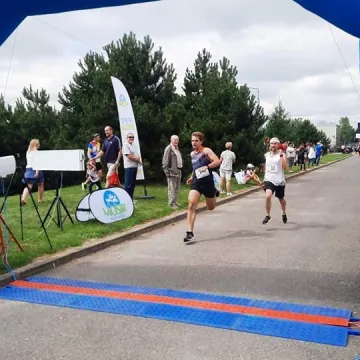 Ponad setka biegaczy stanęła na starcie biegu ulicznego w Radomsku