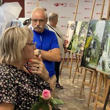 [WIDEO] Agnieszka Wilk: stwierdziłam, że trzeba wyjść do ludzi, nie chować obrazów w czterech ścianach