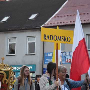 Podróż wiary. Pielgrzymi z Radomska w drodze na Jasną Górę