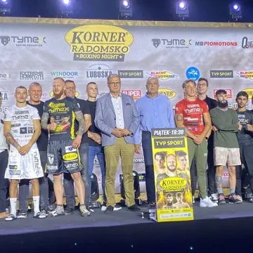 Ceremonia ważenia zawodników przed galą Korner Radomsko Boxing Night