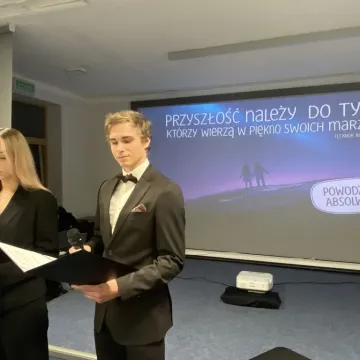 [WIDEO] To był ich dzień. Maturzyści z ZSDiOŚ oficjalnie zakończyli szkołę