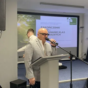 [WIDEO] To był ich dzień. Maturzyści z ZSDiOŚ oficjalnie zakończyli szkołę