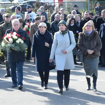 Cześć i chwała bohaterom!