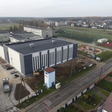 Jak postępują prace przy budowie hali sportowej w Kamieńsku?