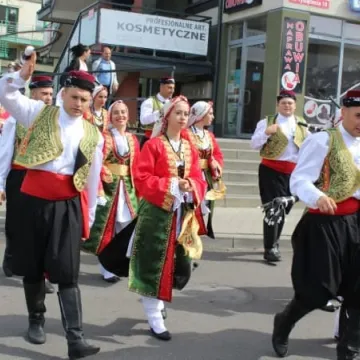 Kolorowa parada artystów z Cypru, Ukrainy i Polski