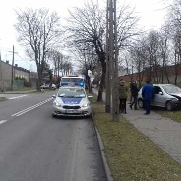 Zignorował znak stop. Wypadek z udziałem trzech aut na ul. Wyszyńskiego