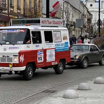 Zabytkowe pojazdy przejechały ulicami Radomska