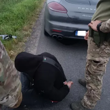 Grupa kradnąca luksusowe auta rozbita przez łódzkich policjantów