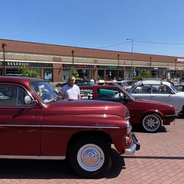 Auto - Moto Weteran 6.  W Radomsku zaparkowały motoryzacyjne legendy