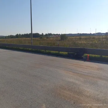 Samochód uderzył w bariery na A1. Ruch w kierunku Gdańska odbywa się jednym pasem