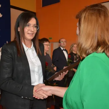 Medale i nagrody dla pracowników powiatowych placówek oświatowych