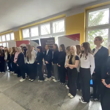 Uczniowie z powiatu radomszczańskiego zmierzyli się z twórczością Wisławy Szymborskiej w I LO w Radomsku