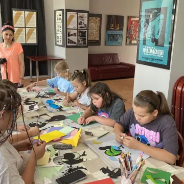 Ozdabiać każdy może. Dzieci tworzyły opoczyńskie koguciki