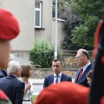 Kwiaty i pamięć w rocznicę wybuchu II Wojny Światowej