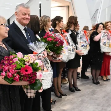 Polonez i odliczanie do matury. Studniówka ZSE w Radomsku