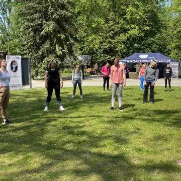 Żołnierze uczą w Radomsku kobiety podstaw samoobrony