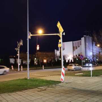 Nowe przejście dla pieszych przy ul. Piastowskiej w Radomsku nabiera kształtu