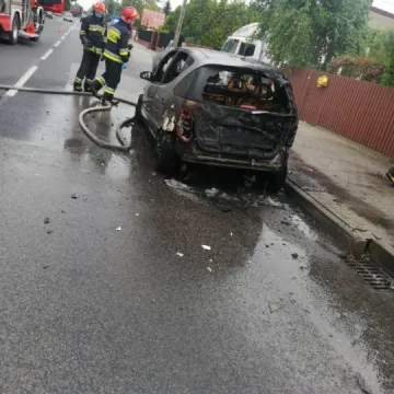 Na ul. Przedborskiej w Radomsku spłonął samochód