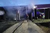 Posadówka: zapalił się warsztat samochodowy oraz stojąca obok ciężarówka. Pół miliona złotych strat