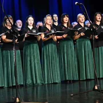 UTW „Wiem Więcej” zaprosił na benefis „Moniuszkowców”