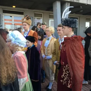 Happening Teatru Źródło „Z Niepodległą w sercu”