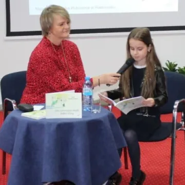 Spotkanie autorskie z Ewą Kaczmarczyk w bibliotece w Radomsku