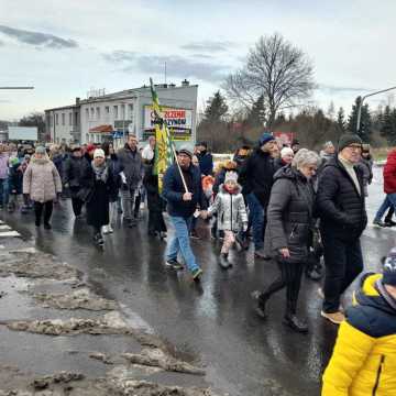 [WIDEO] Orszak Trzech Króli 2025 w Radomsku. „Kłaniajcie się królowie!”