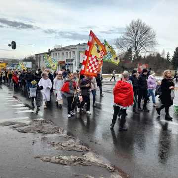 [WIDEO] Orszak Trzech Króli 2025 w Radomsku. „Kłaniajcie się królowie!”