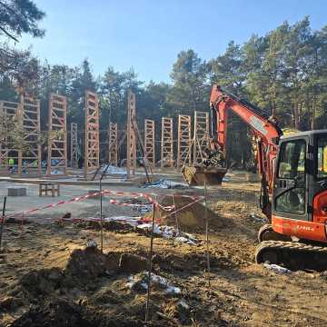 Nowe tężnie solankowe powstają na terenie dawnego WOSiR-u w Kamieńsku