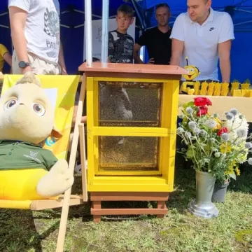Słodka zabawa z miodem w Gomunicach