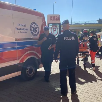 Ewakuacja ZSP 1 w Radomsku. Był pożar, strzały i osoby ranne