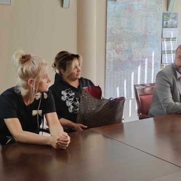 Rodzice i nauczyciele z ZSP nr 1 w Radomsku rozmawiali z Zarządem Powiatu na temat dyrektora szkoły
