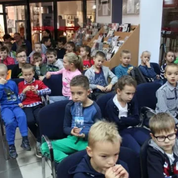Spotkanie autorskie z Ewą Kaczmarczyk w bibliotece w Radomsku